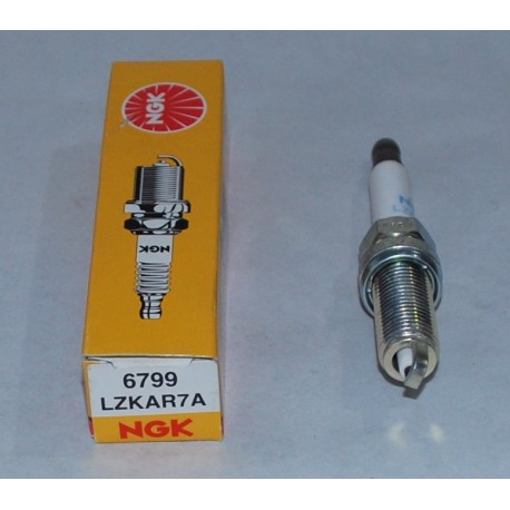 NGK 4x CANDELA 6799 LZKAR7A PER CITROEN PEUGEOT RENAULT