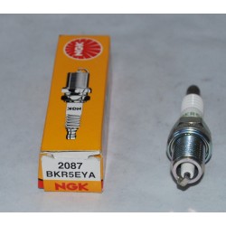 NGK 2x CANDELA 2087 BKR5EYA PER TOYOTA COROLLA VII YARIS I II