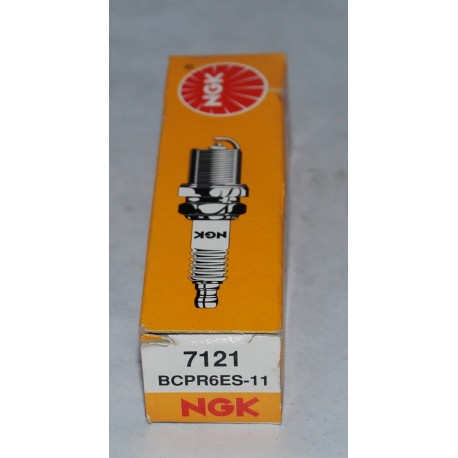 NGK 4x CANDELA 7121 BCPR6ES11 PER FORD LADA MITSUBISHI NISSAN SAAB