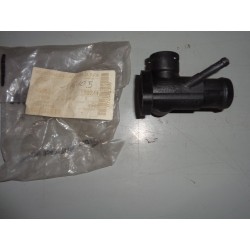 028121132A Flangia d. refrigerante   originale Volkswagen PER SEAT VW