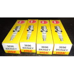 NGK 3696 BKR6EY 4X Candela PER NISSAN 100NX TERRANO PRIMERA Pathfinder SUNNY